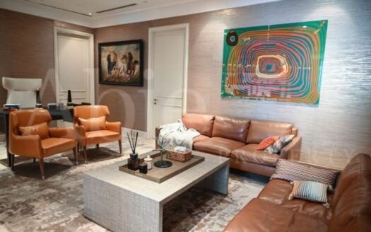 Ruang tamu luas dan elegan di Apartemen Dharmawangsa 1 - 3BR Unfurnished 350m2, ideal untuk bersantai