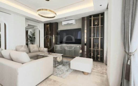 Ruang tamu luas dan elegan di Apartemen Dharmawangsa 1 - 4+1BR Fully Furnished 364m2 (Rent), tempat sempurna untuk bersantai dan hiburan