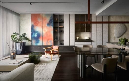 Ruang keluarga luas dan elegan di unit 3 kamar tidur Savyavasa Tower II & III, dengan pencahayaan alami, furnitur modern, dan nuansa hangat yang nyaman.