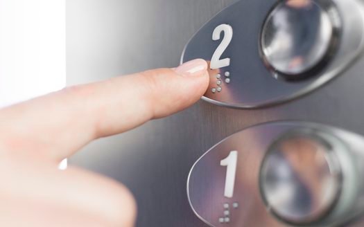 Hotel dengan private lift