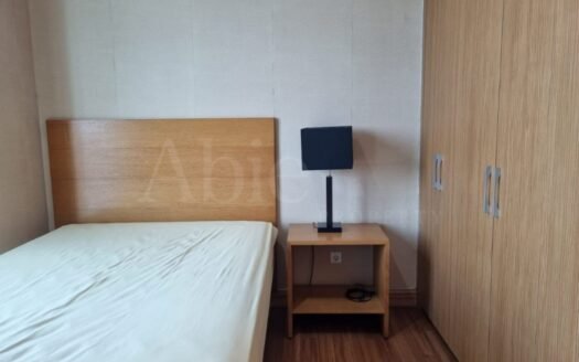 Kamar tidur nyaman di Apartemen The Pakubuwono View, dengan desain modern, pencahayaan alami, dan suasana yang tenang.