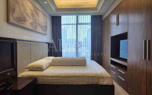 Kamar tidur minimalis dengan pencahayaan alami di South Hills
