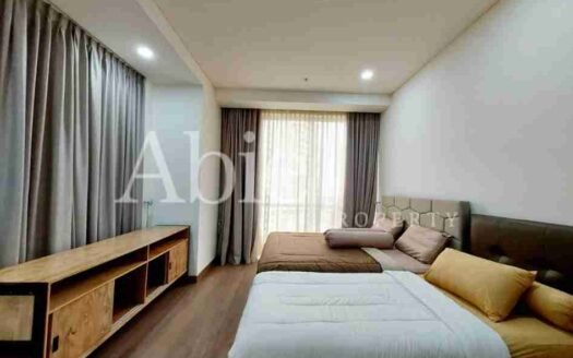 Kamar tidur nyaman di the Pakubuwono Spring dengan desain modern elegan.