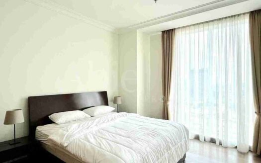 Kamar tidur luas dan nyaman di tipe 3 Bedroom Apartemen The Pakubuwono View, dengan desain modern dan elegan.