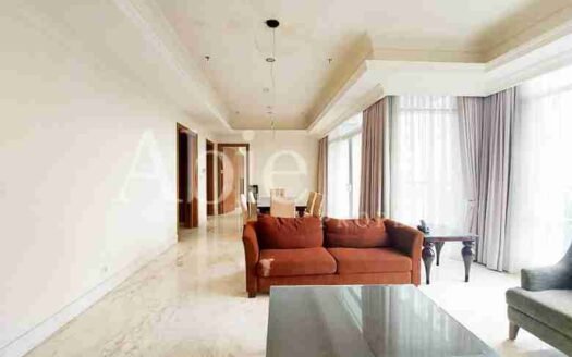 Ruang keluarga dan ruang makan luas dengan pencahayaan alami di apartemen Botanica Simprug unit 22698.