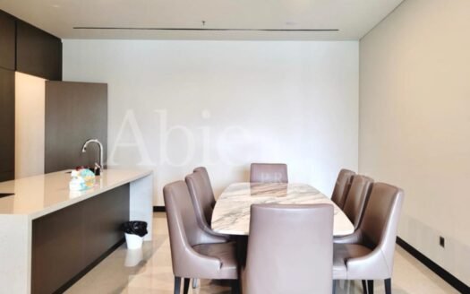 ruang makan di tipe 3 bedroom apartemen the pakubuwono menteng