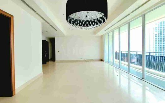 Ruang utama yang luas dan elegan di The Pakubuwono Signature, dengan pemandangan kota yang indah.