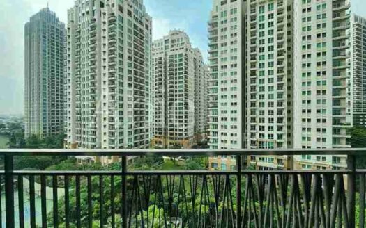 Balkon besar dengan pemandangan di The Pakubuwono Signature 3BR Fully Furnished